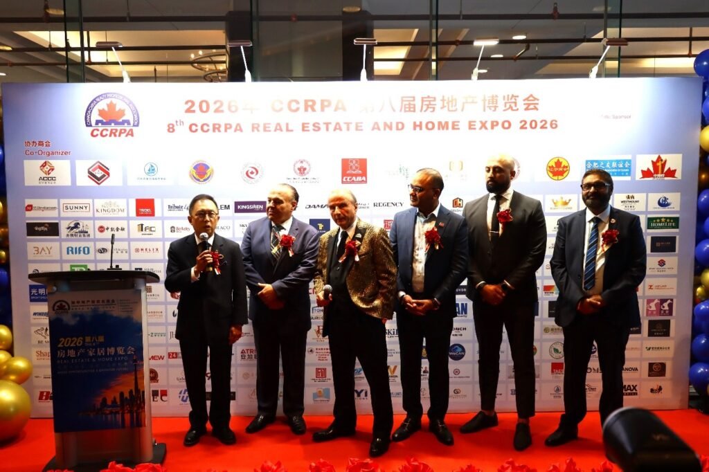 (地产界代表加拿大房地产协会CREA董事WinsonChan等人致辞)